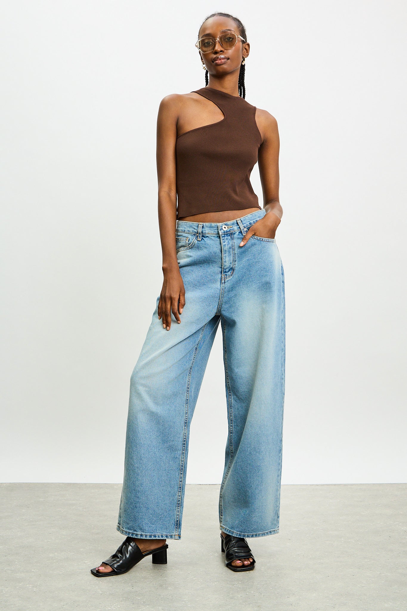 Mid blue washed slouchy wide leg jeans_4