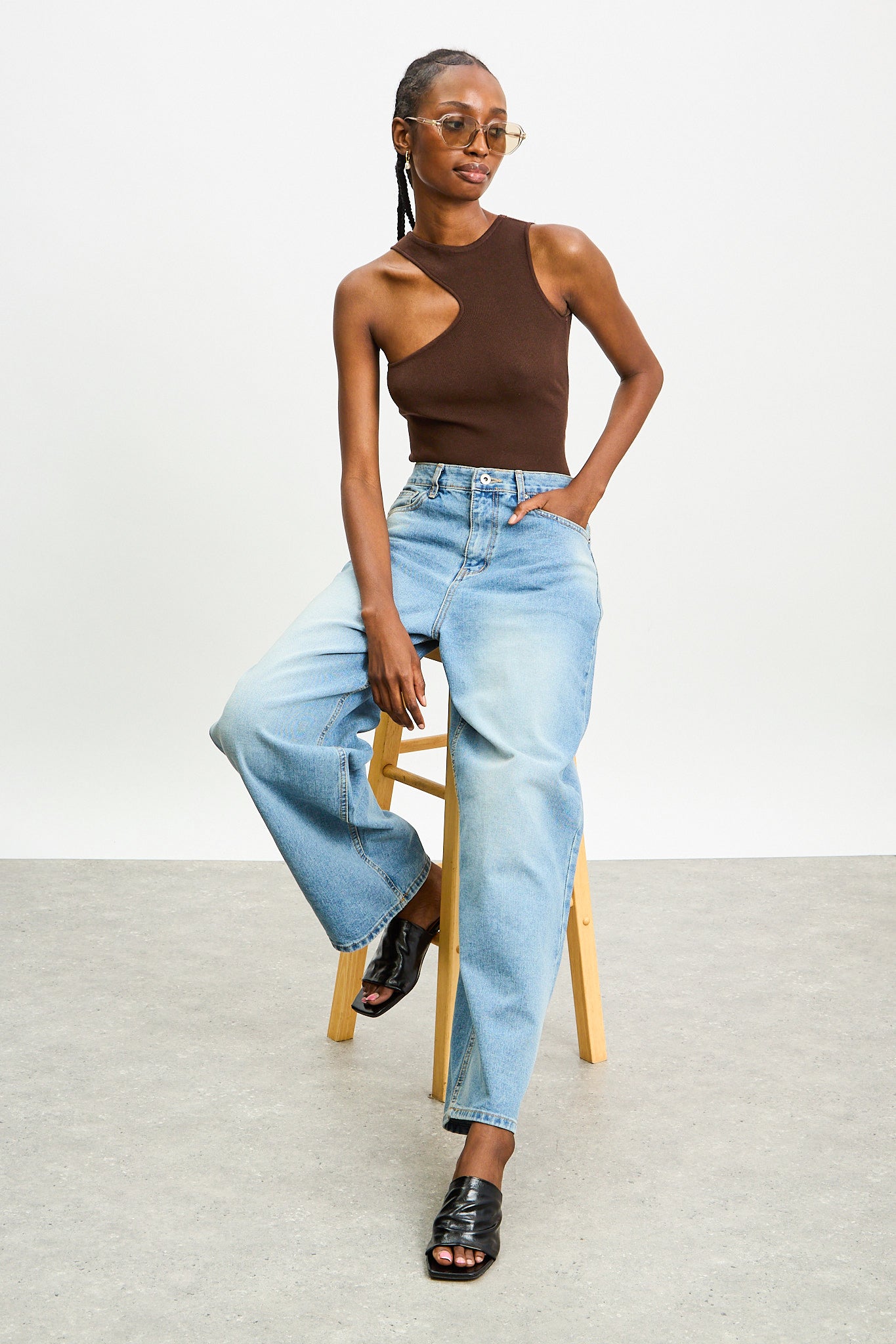 Mid blue washed slouchy wide leg jeans_5