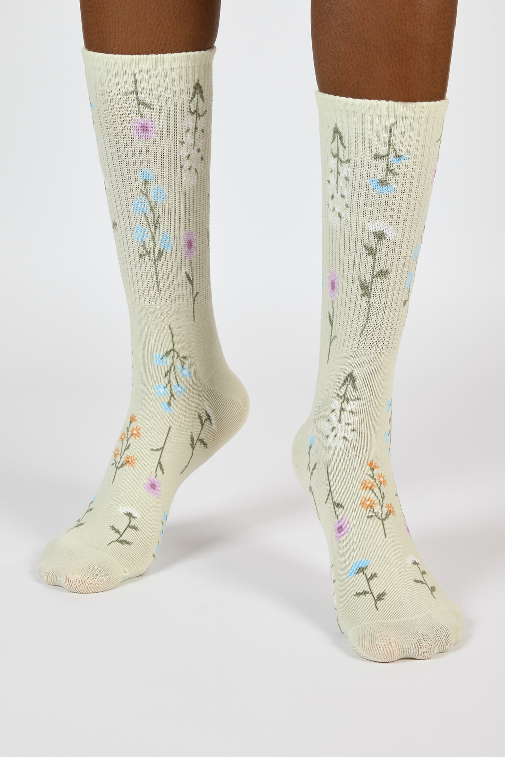 Mint green scattered wild flower socks_1