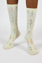 Mint green scattered wild flower socks_1