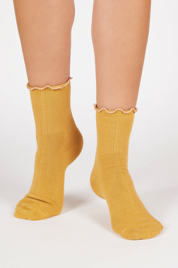 Mustard ruffle trim socks_3