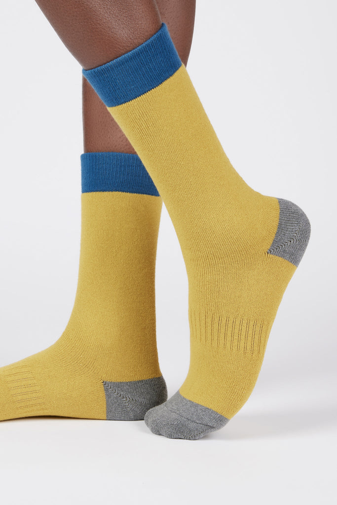 Mustard smooth tricolour block socks_1