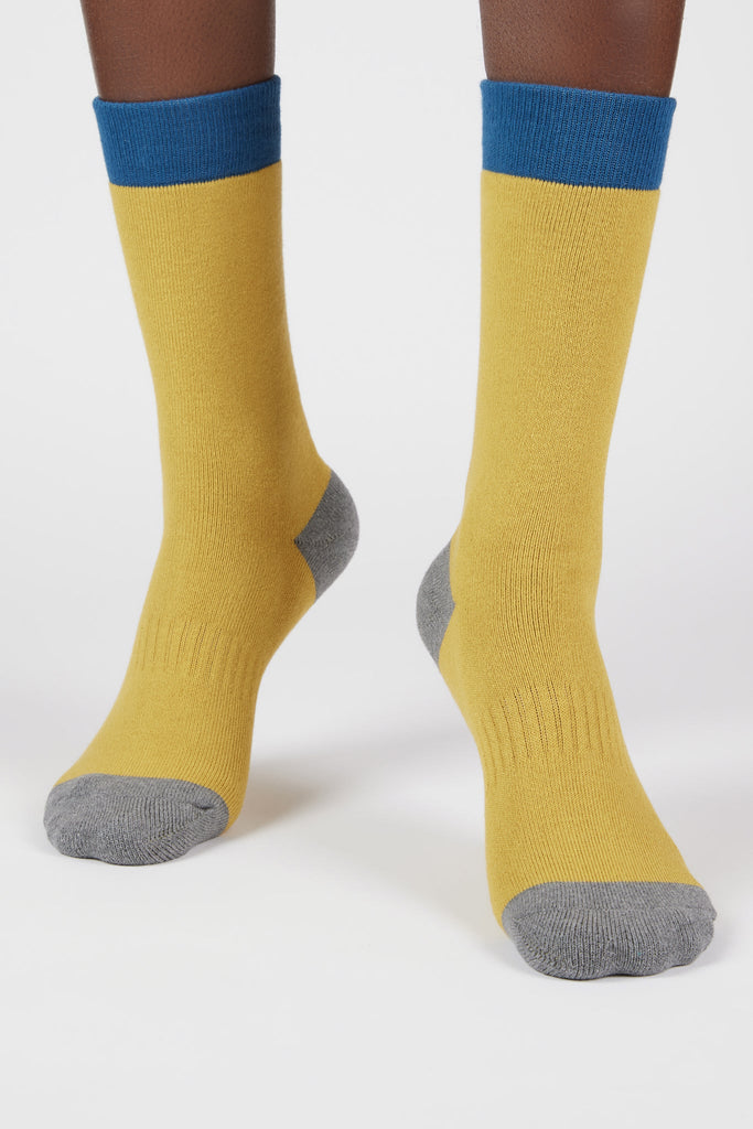 Mustard smooth tricolour block socks_4