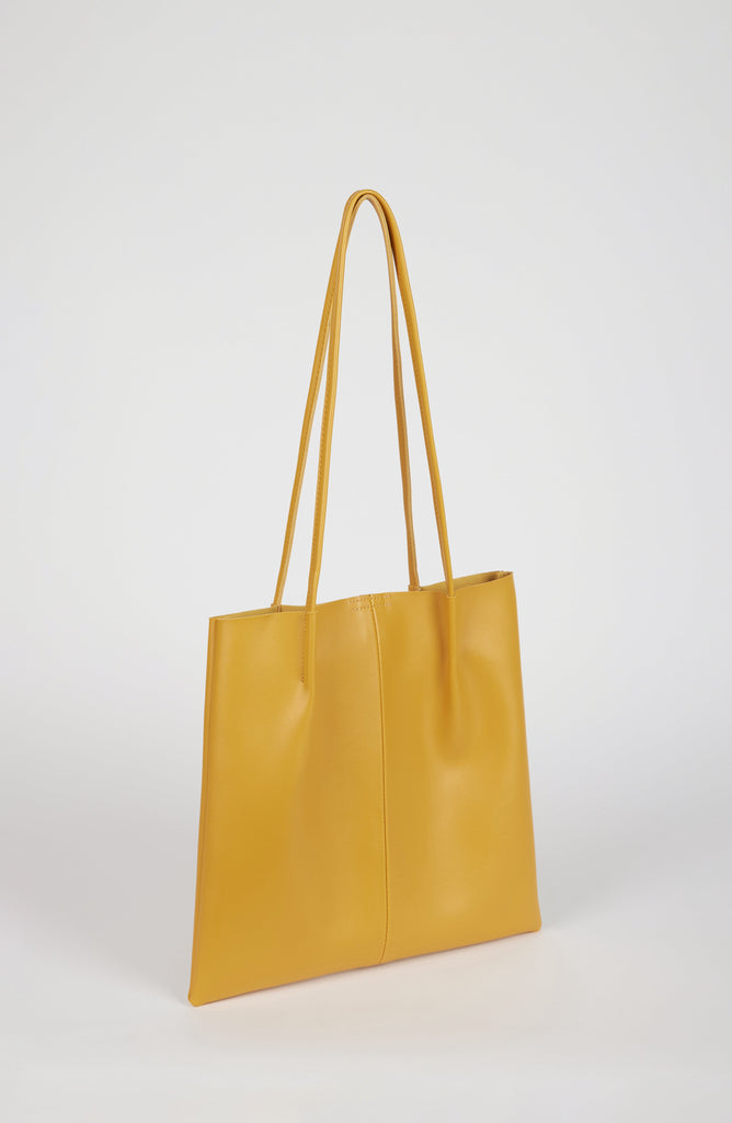 Mustard vegan leather pinched strap tote bag_4