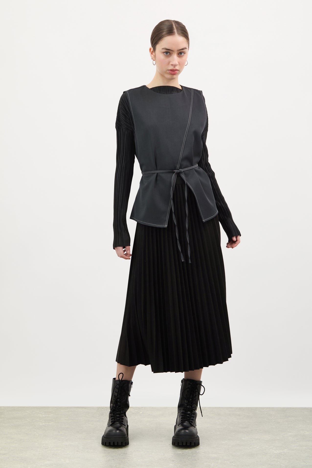 Navy and white contrast stitch cross detail tie waist top_4