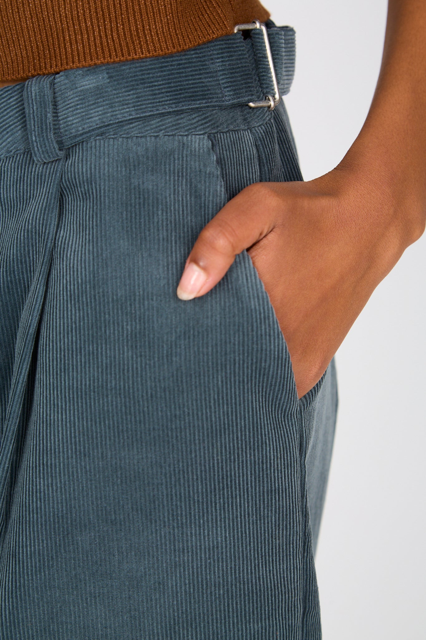 Navy cinch waist corduroy trousers_3