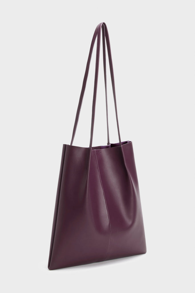 Aubergine vegan leather pinched strap tote bag_1