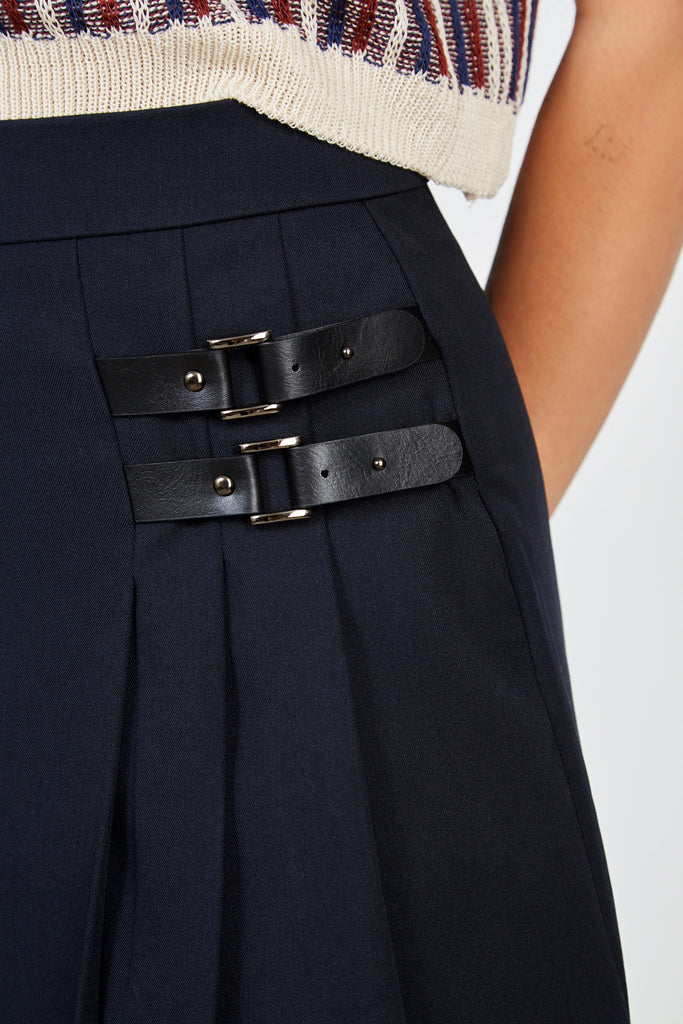 Navy double buckle pleated mini skirt_4