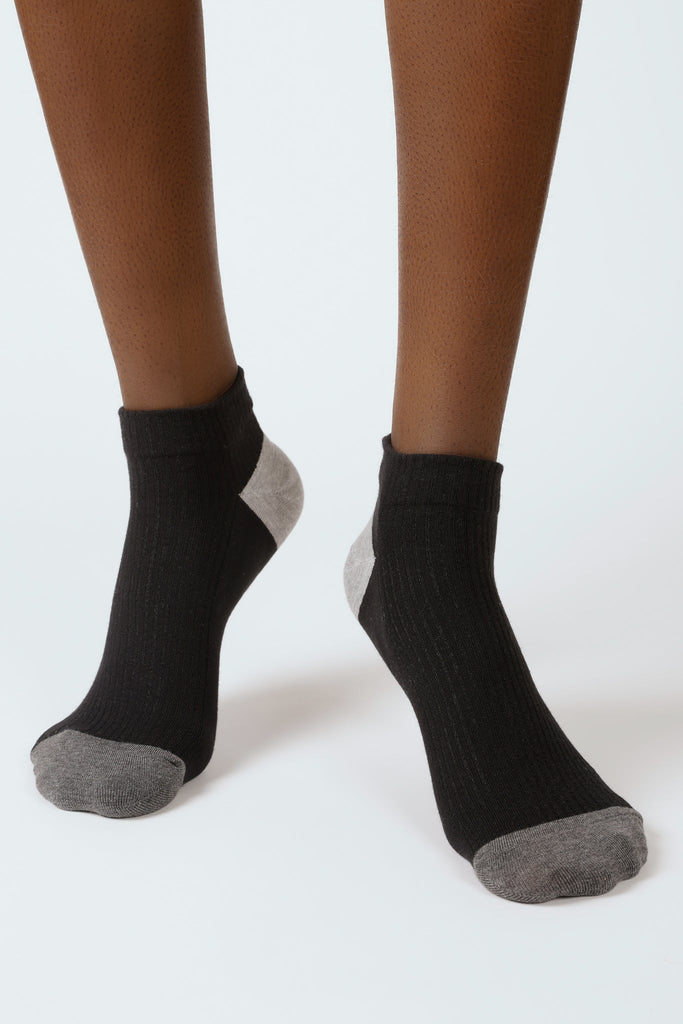 Black tricolor ankle socks_4
