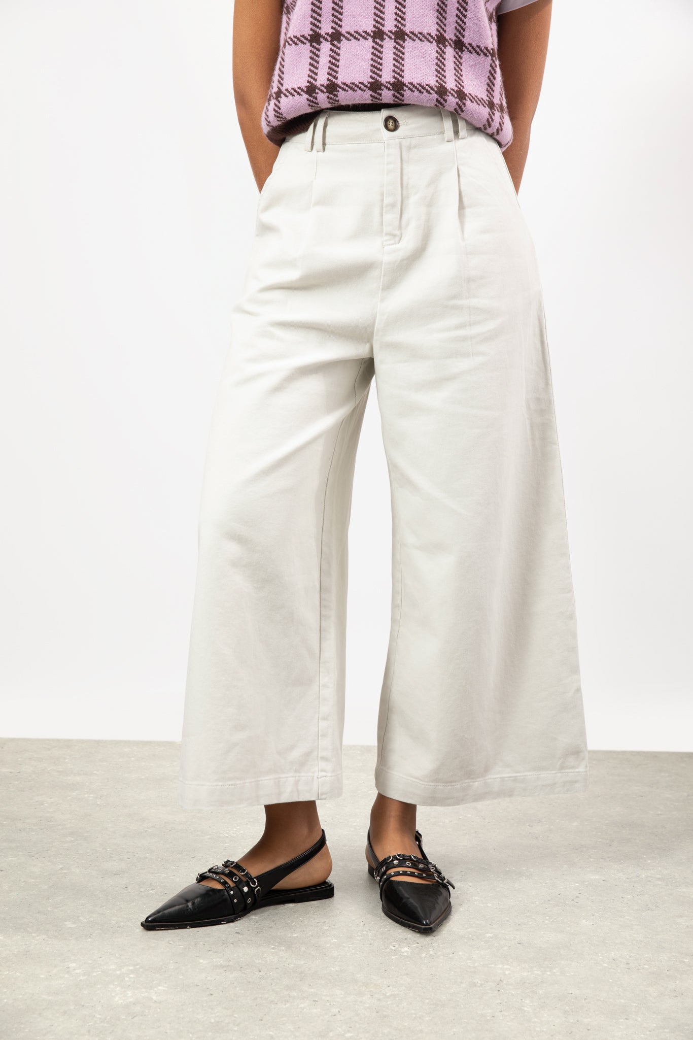 Off white single pleat wide leg jeans_1