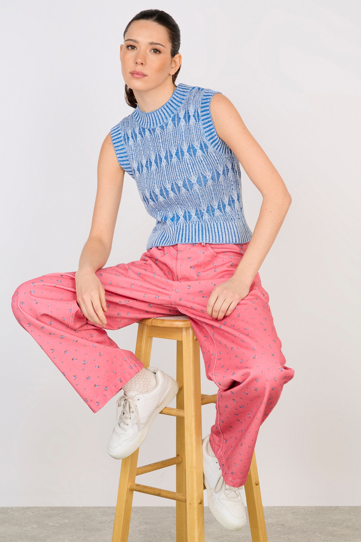 Pink floral adjustable waist double button jeans_5