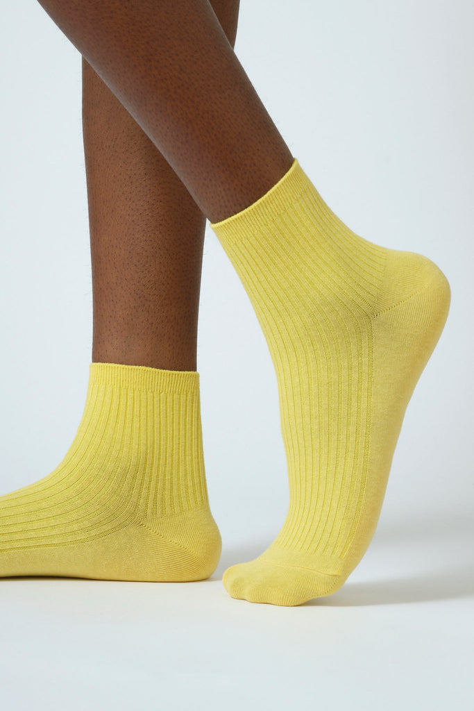 Pale yellow short cotton blend socks_1