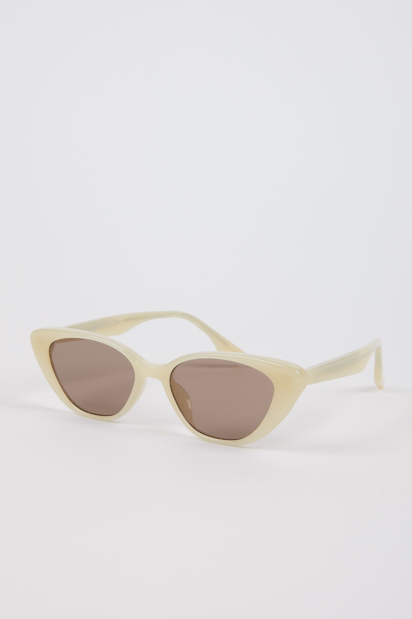 Pale yellow thick cateye sunglasses_2