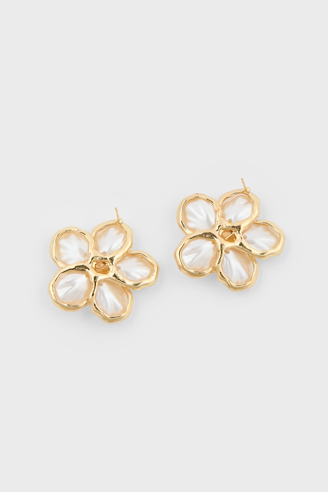 Pearl flower gold trimmed earrings_2