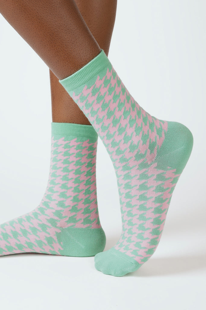 Pink and green houndstooth check socks_1