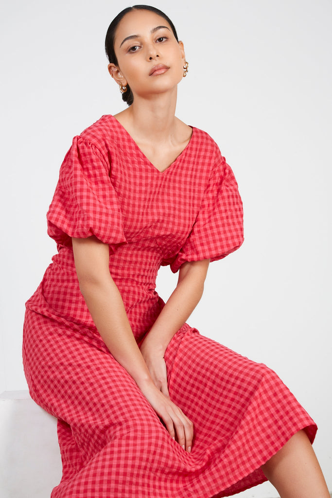 Pink and red gingham puff sleeve dress_3