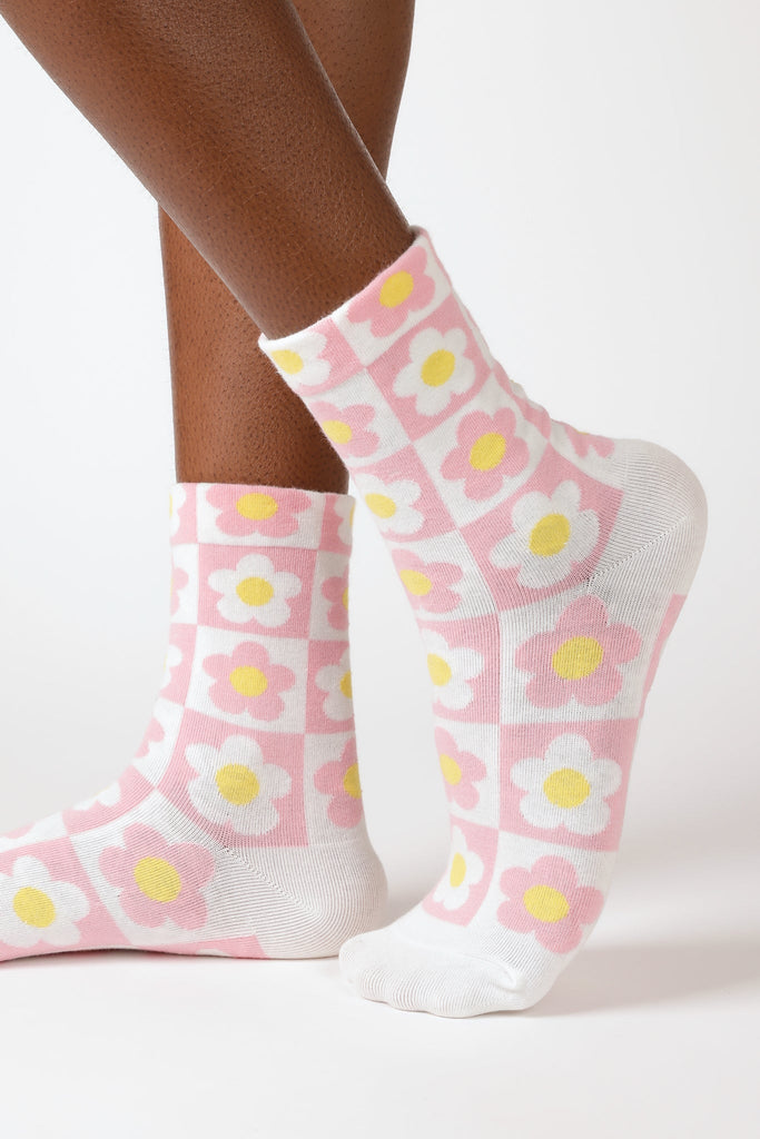 Pink daisy checkered socks_1