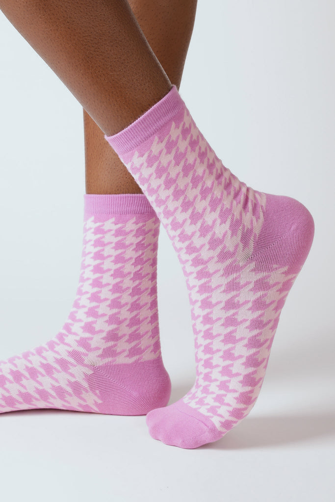 Purple and pink houndstooth check socks_1