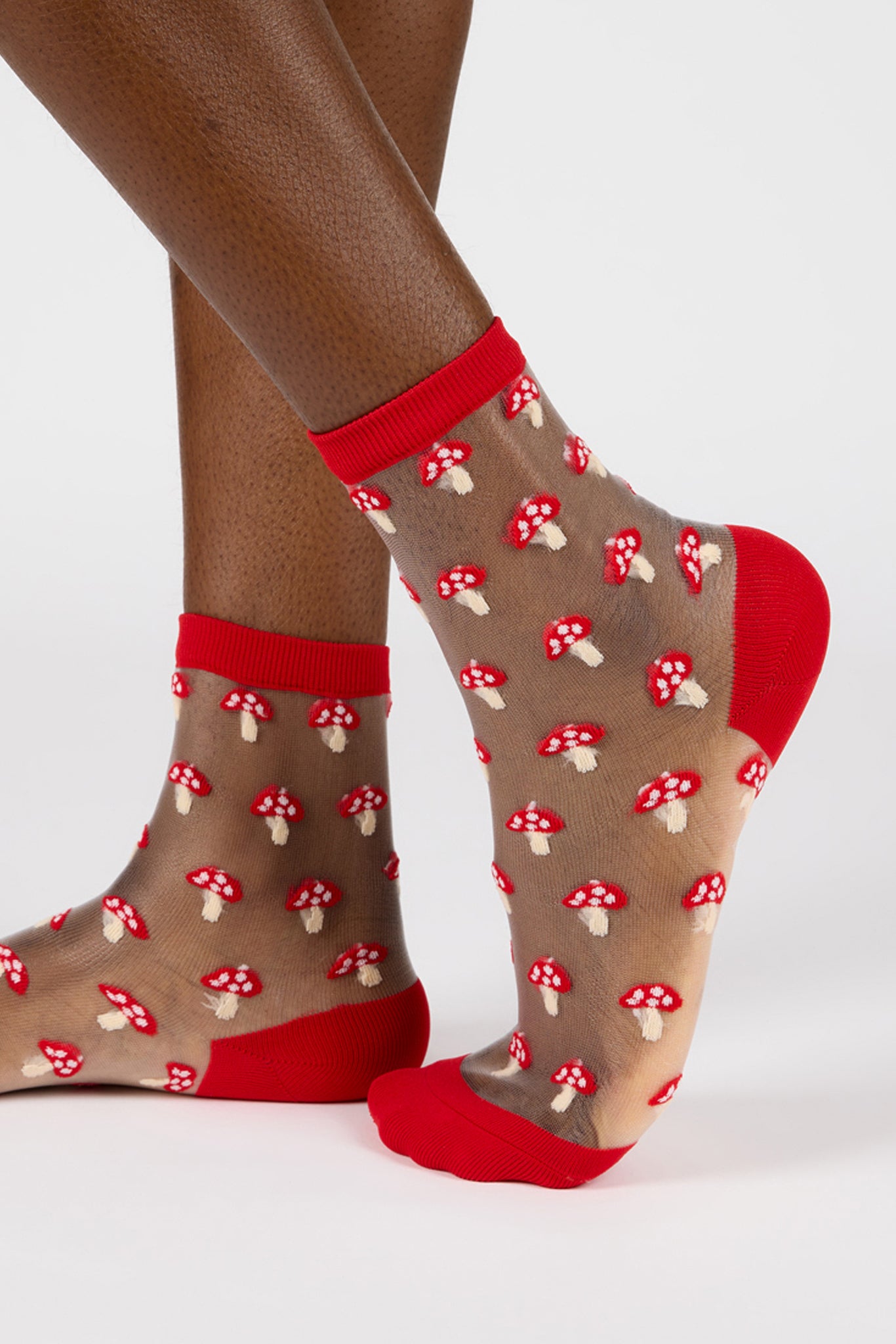 Red sheer mushroom socks_1
