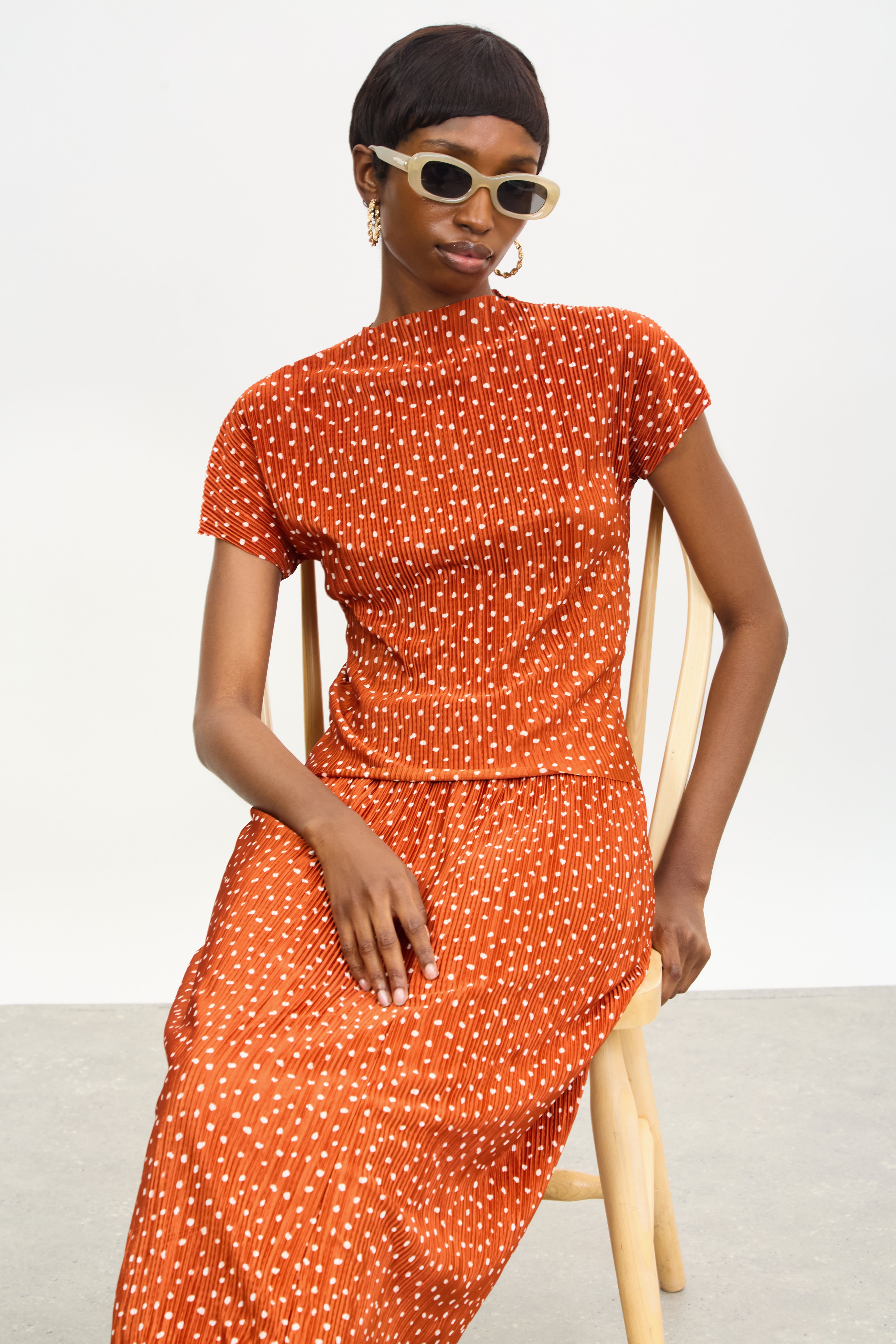 Rust orange and ivory polka dot ribbed short sleeved top