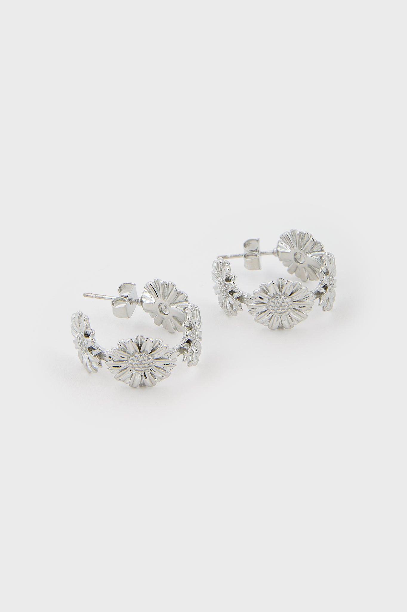 Silver daisy hoop earrings_1