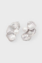 Silver single pearl half flower earrings_1