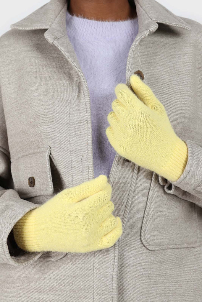 Yellow mohair gloves_5