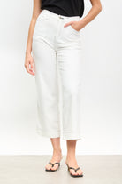 White and black contrast stitch thin wide leg jeans_1