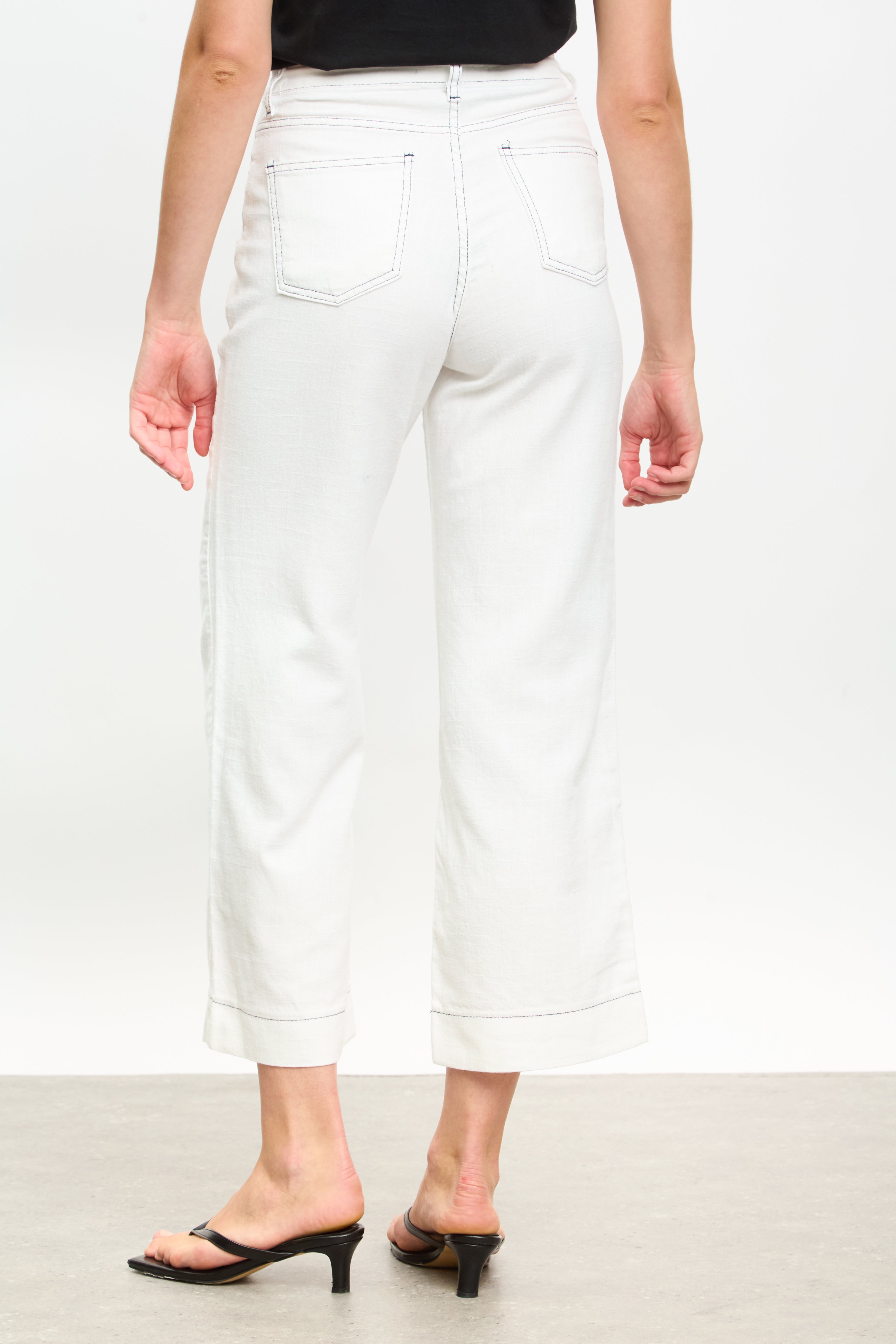 White and black contrast stitch thin wide leg jeans_2
