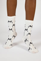 White and black wavy ribbon socks_2