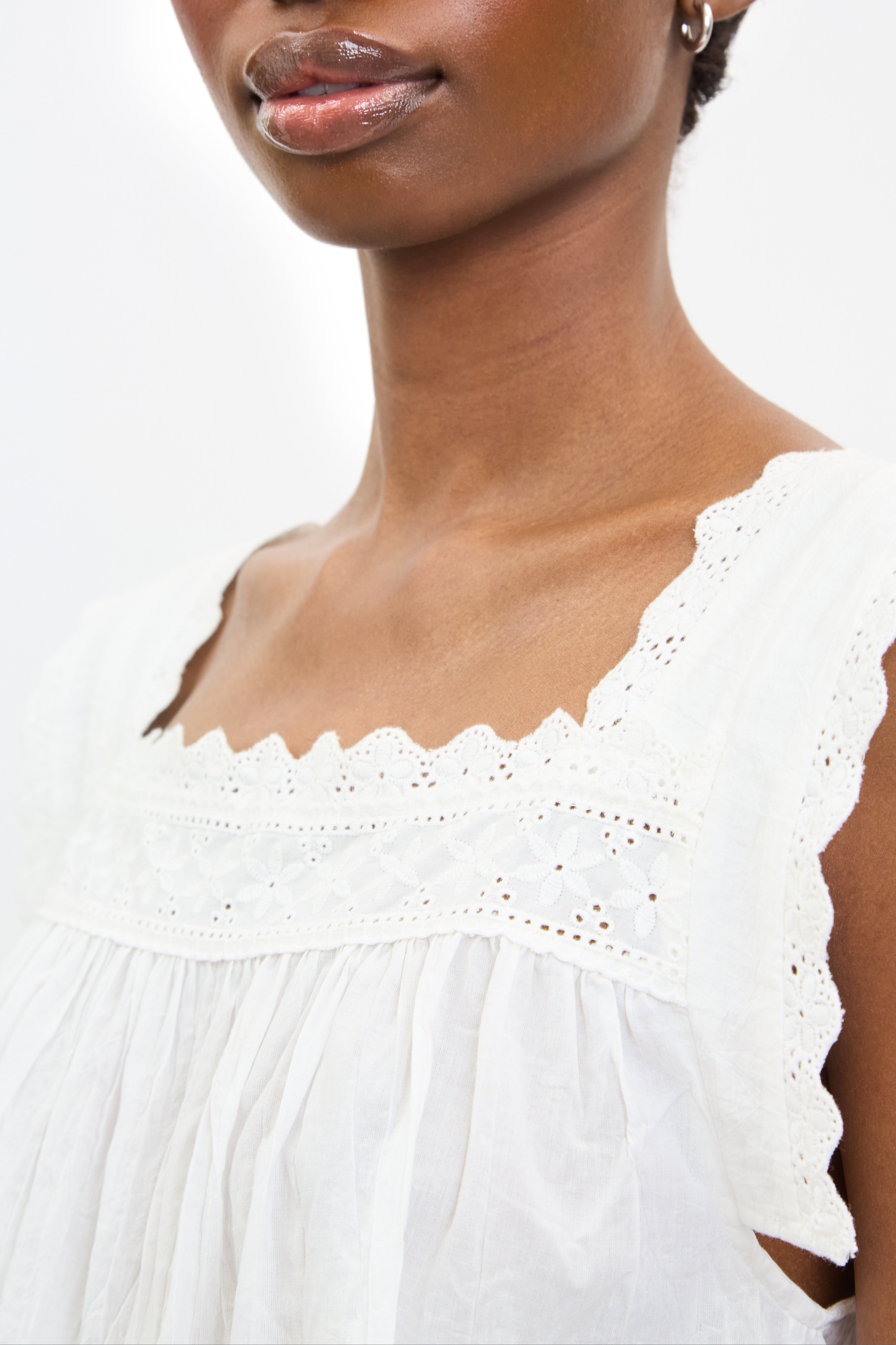 White cotton lace trim thick strap tank_3
