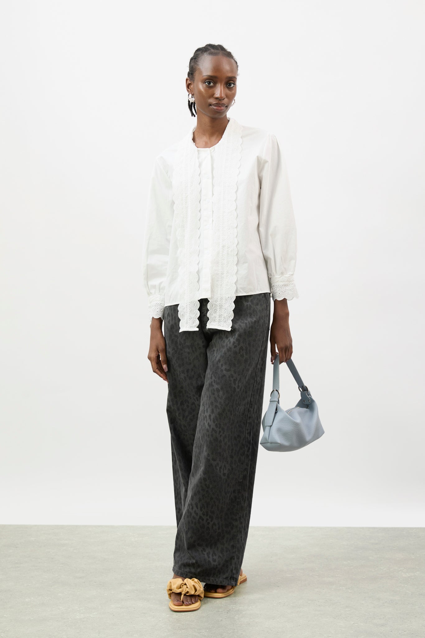 White eyelet lace detail bow tie shirt_5