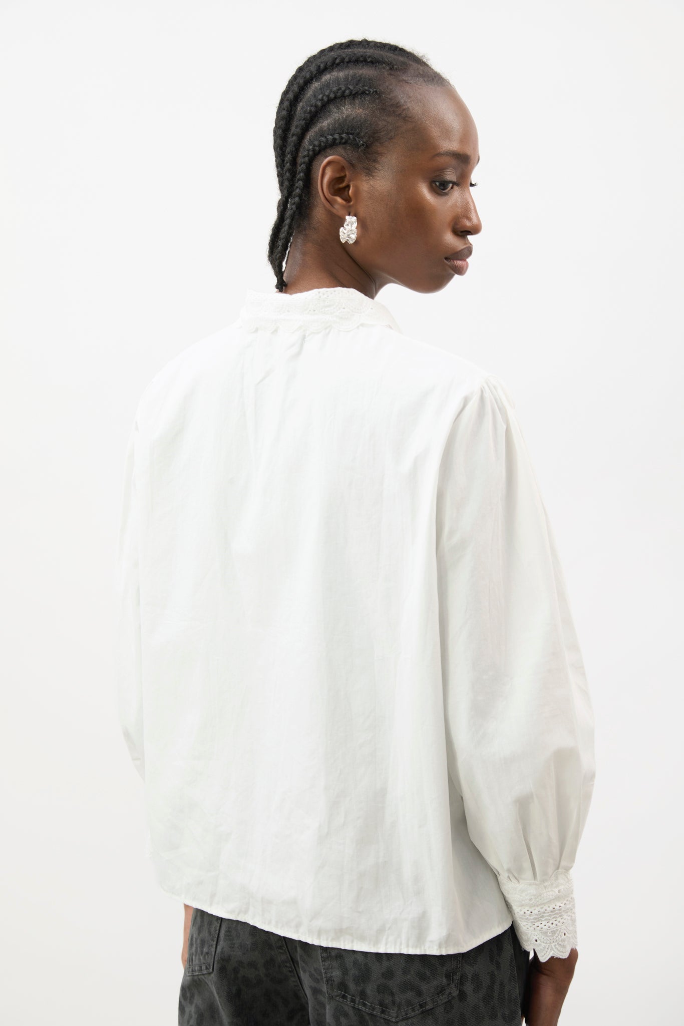 White eyelet lace detail bow tie shirt_3