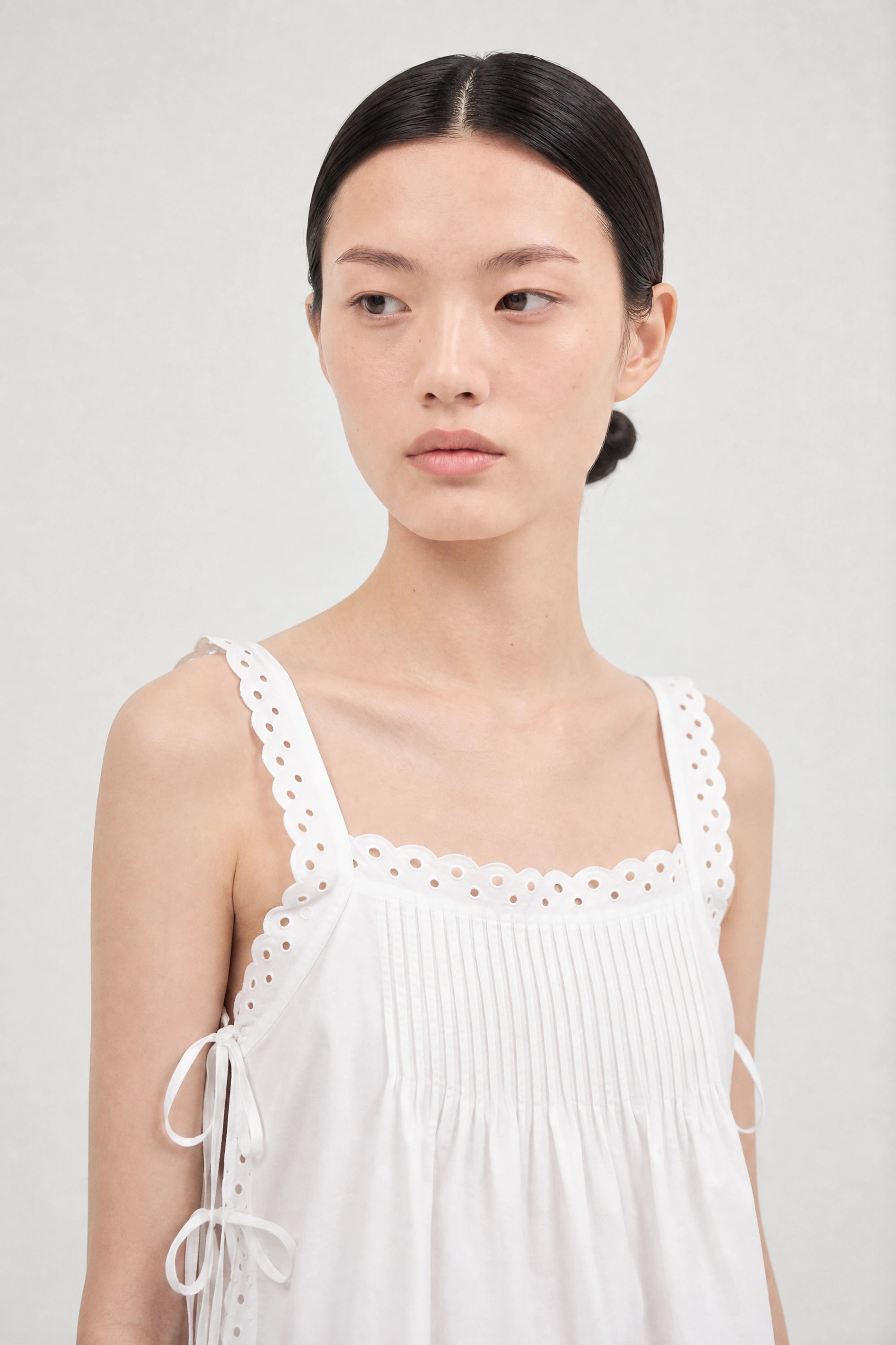 White eyelet trim pleated double tie tank_3