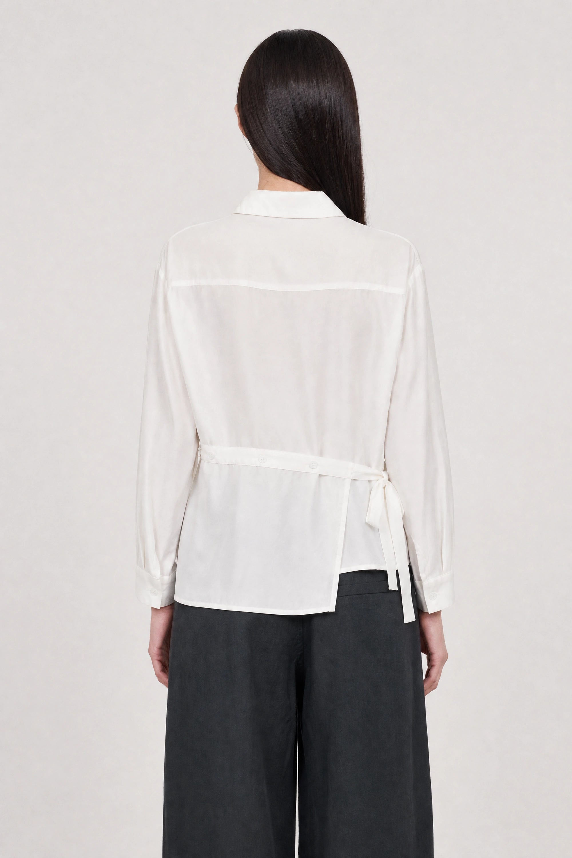 White horizontal button panel tie waist shirt_2