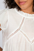 White ruffle collar sleeveless blouse_4