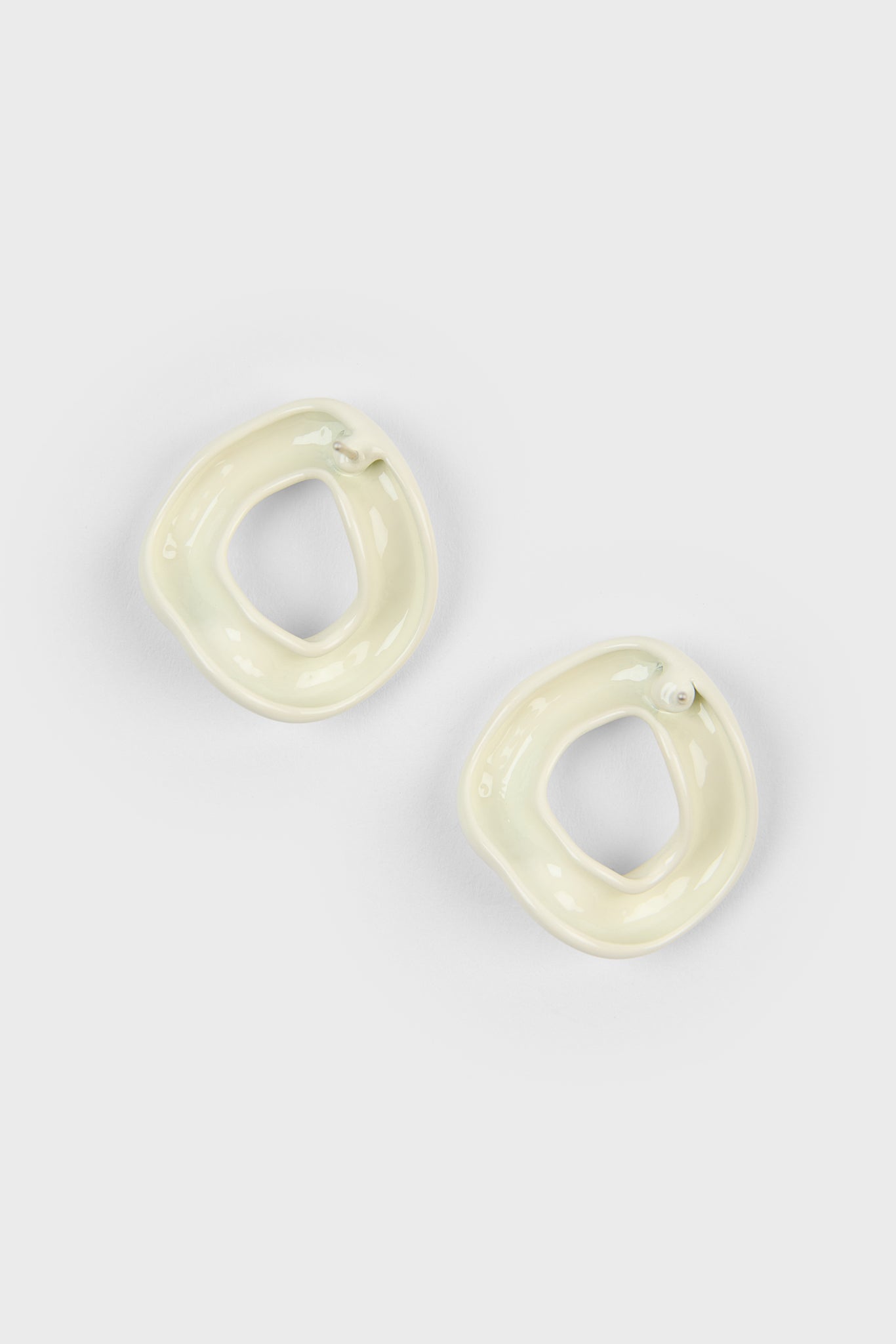 White thick organic circle earrings_2