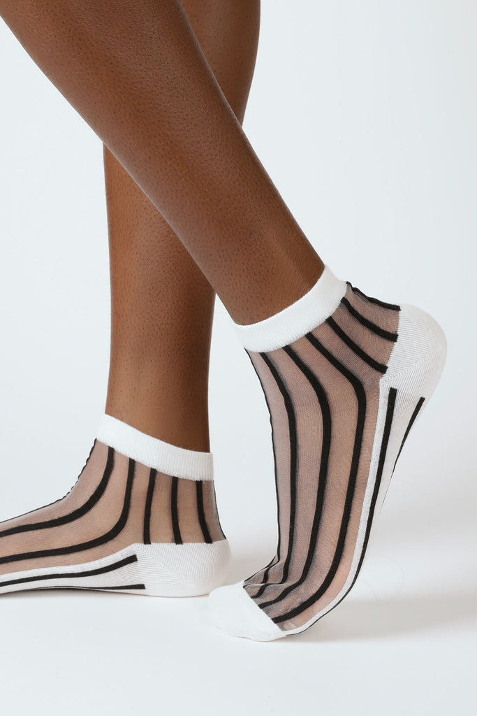 White and black sheer referee stripe ankle socks_1