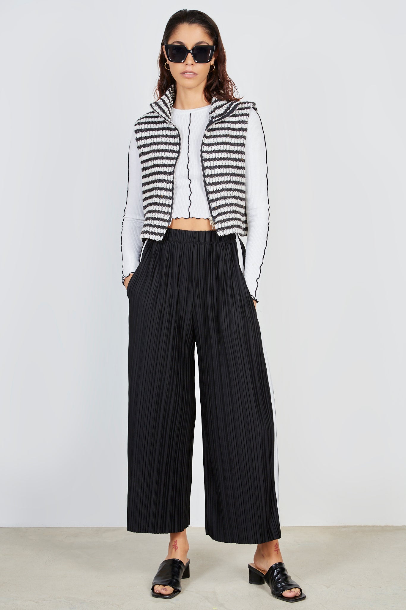 White and black woven stripe zip vest_5