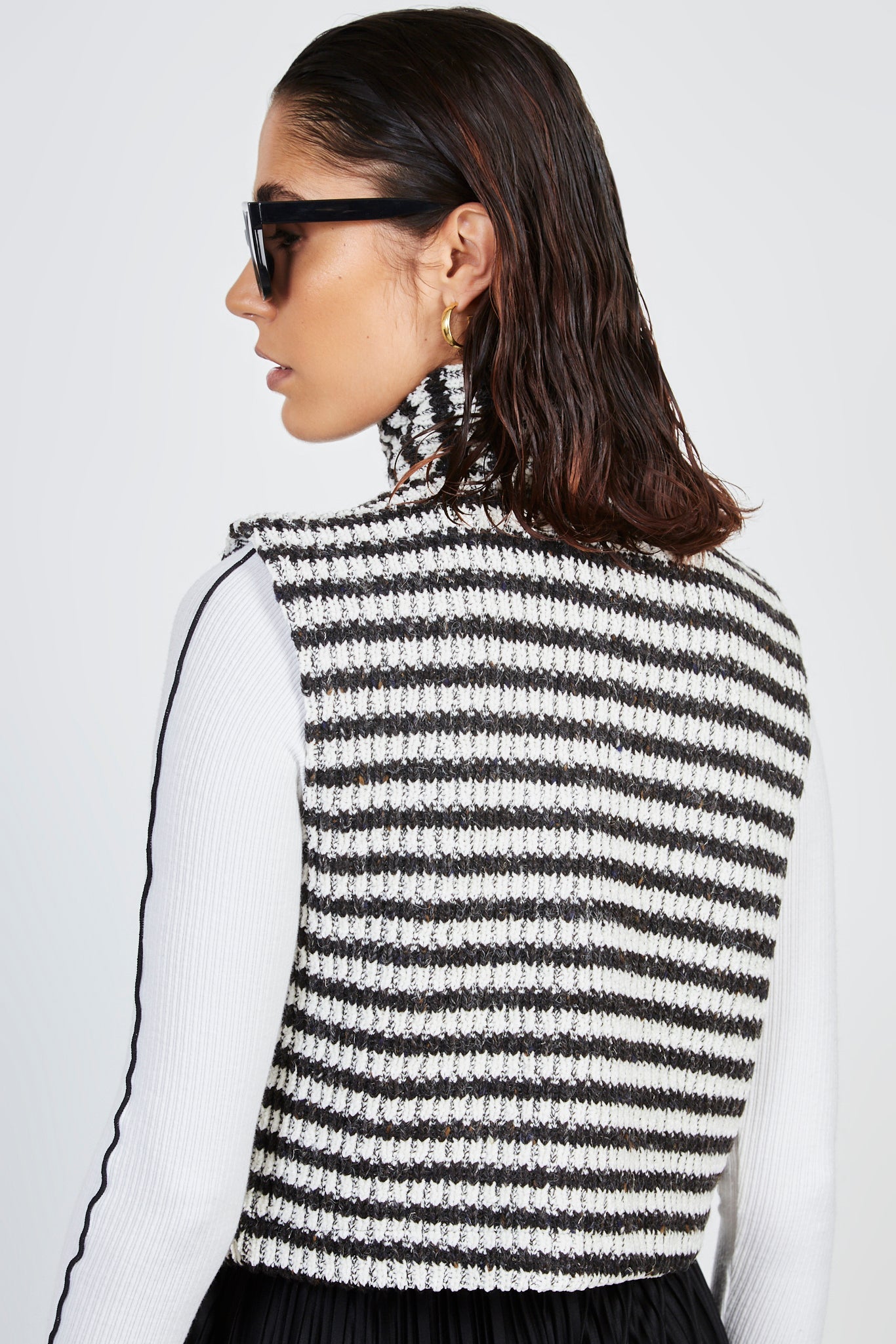 White and black woven stripe zip vest_3