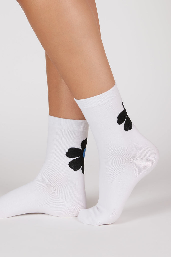White and blue giant floral ankle socks_1