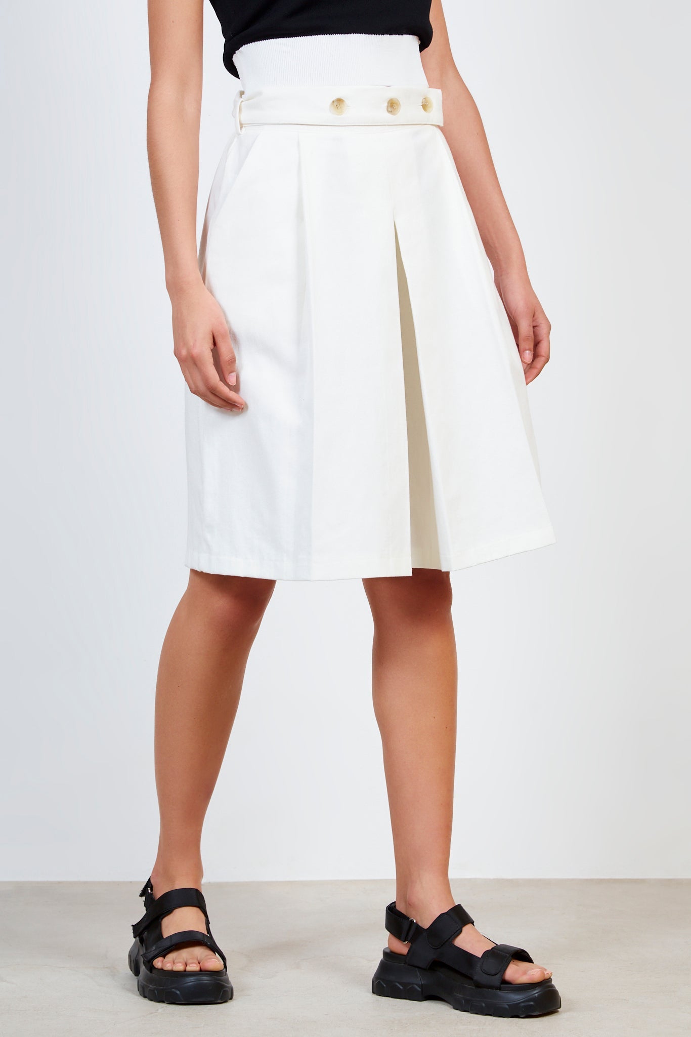 White button belted tailored shorts_1