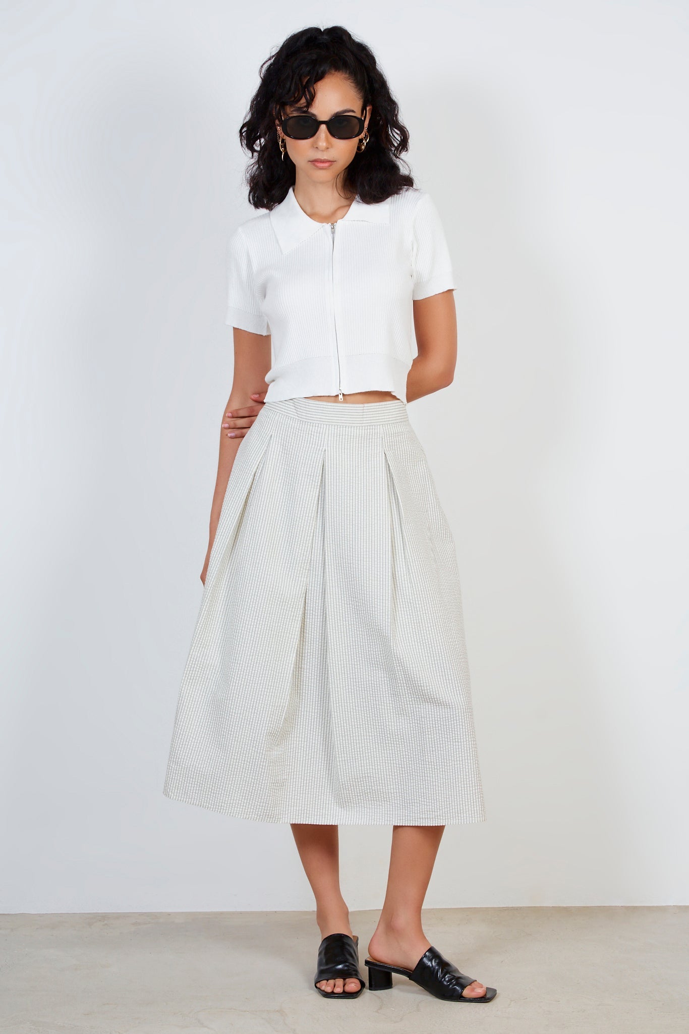 White ribbed zip up knit tee_3