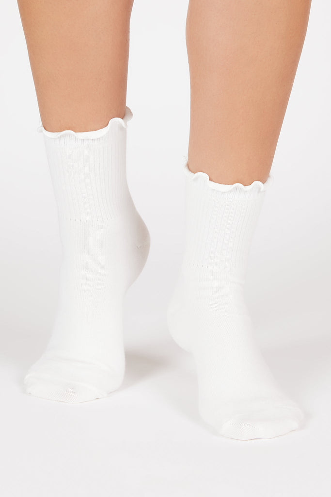 White ruffle trim socks_3