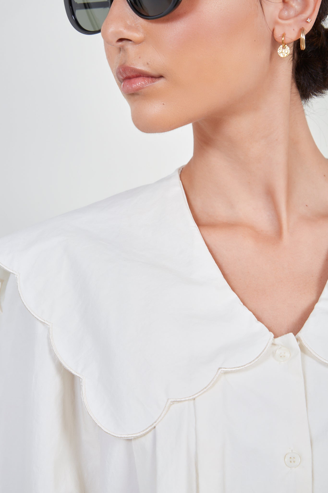 White scalloped giant collar shirt_3