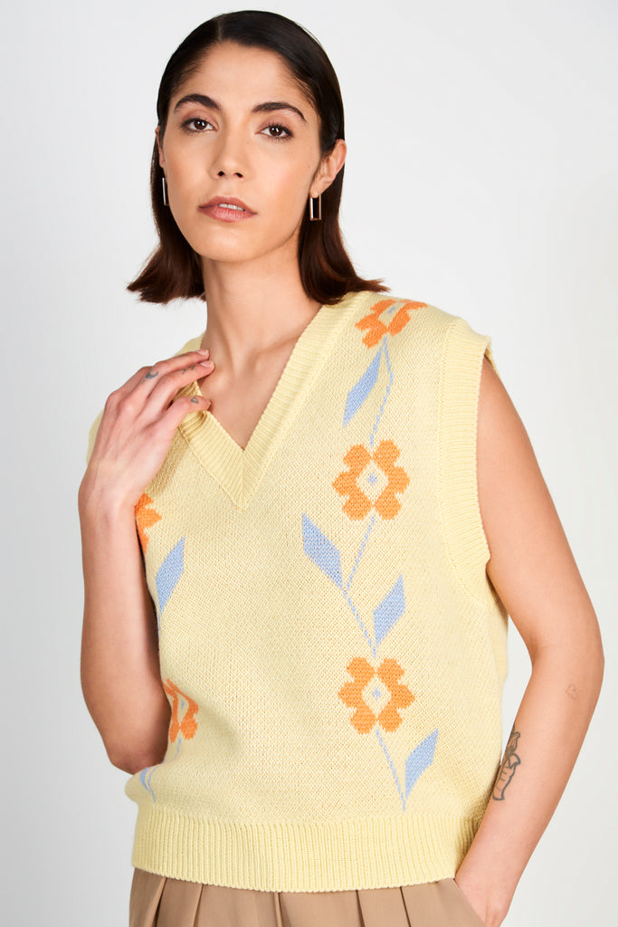 Yellow and orange intarsia large floral sweater vest_2