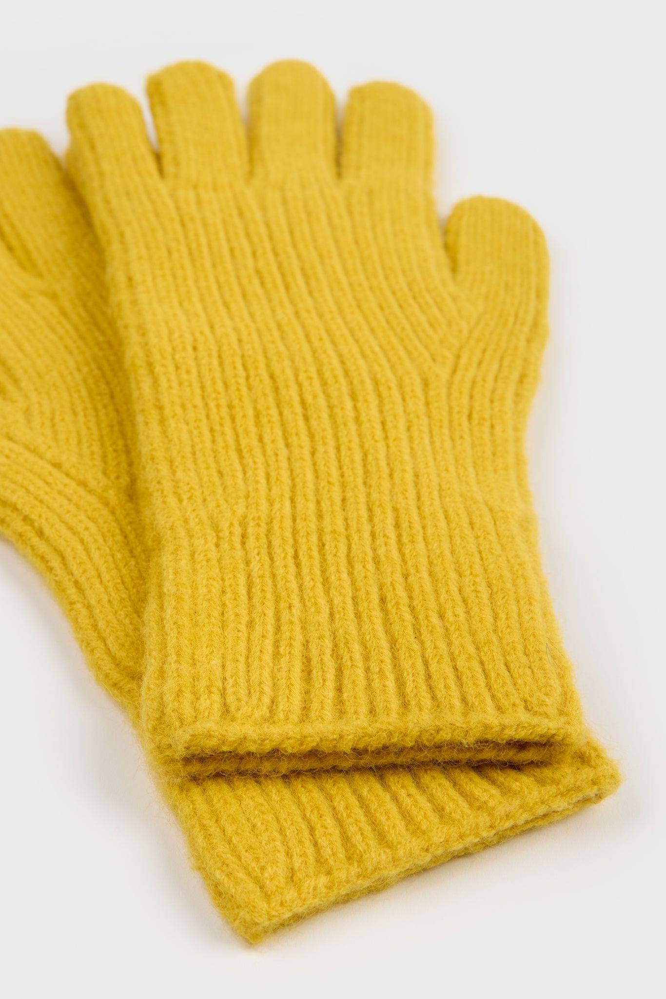 Yellow ribbed gloves_4