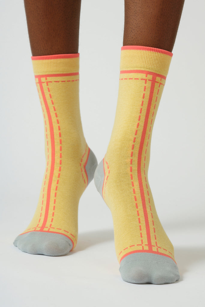 Yellow and blue dotted outline graphic socks_2