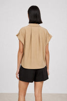 Beige gathered shoulder short sleeved shirt_2