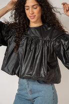 Black button back cropped blouse_2